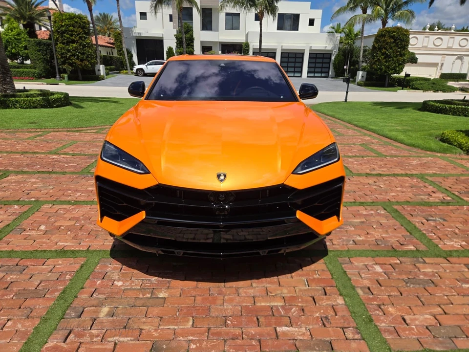 2025 Lamborghini Urus SE - Image 4 of 31