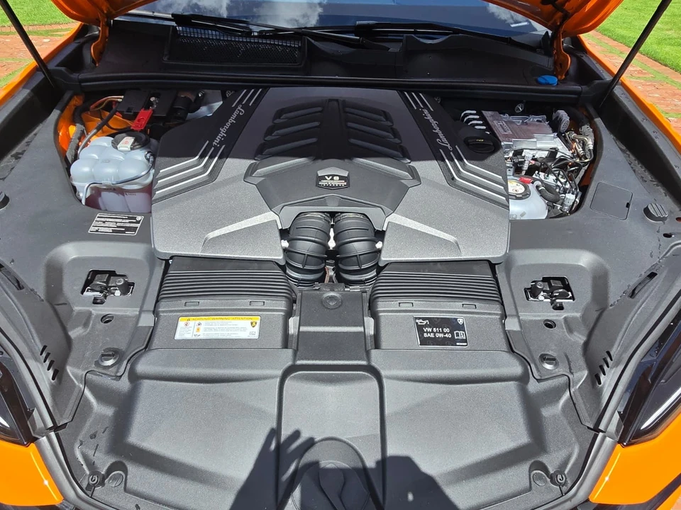 2025 Lamborghini Urus SE - Image 14 of 31