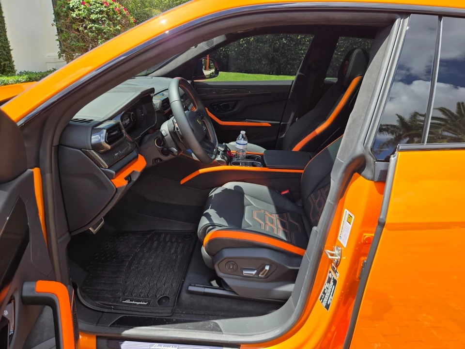 2025 Lamborghini Urus SE - Image 17 of 31