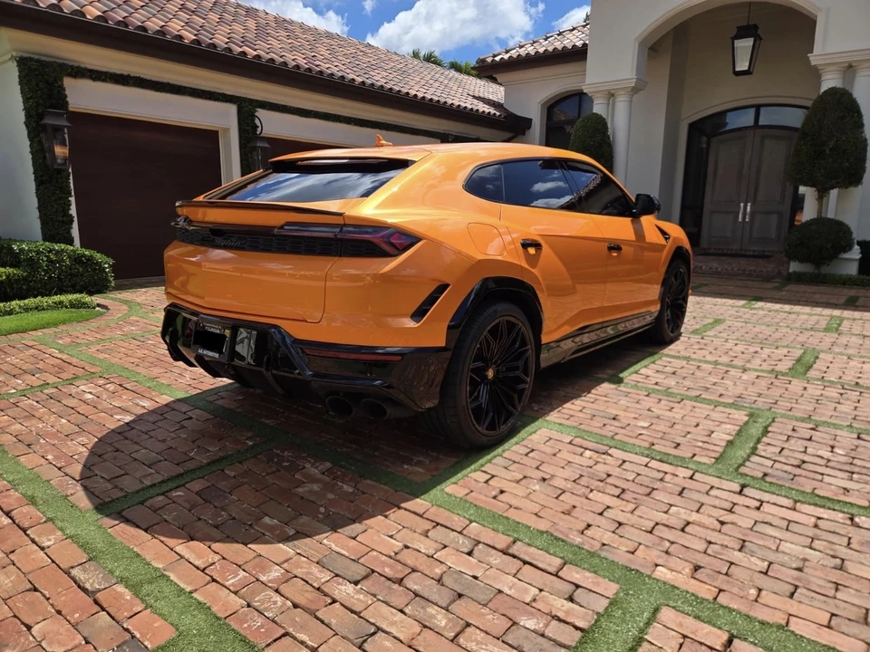 2025 Lamborghini Urus SE - Image 10 of 31