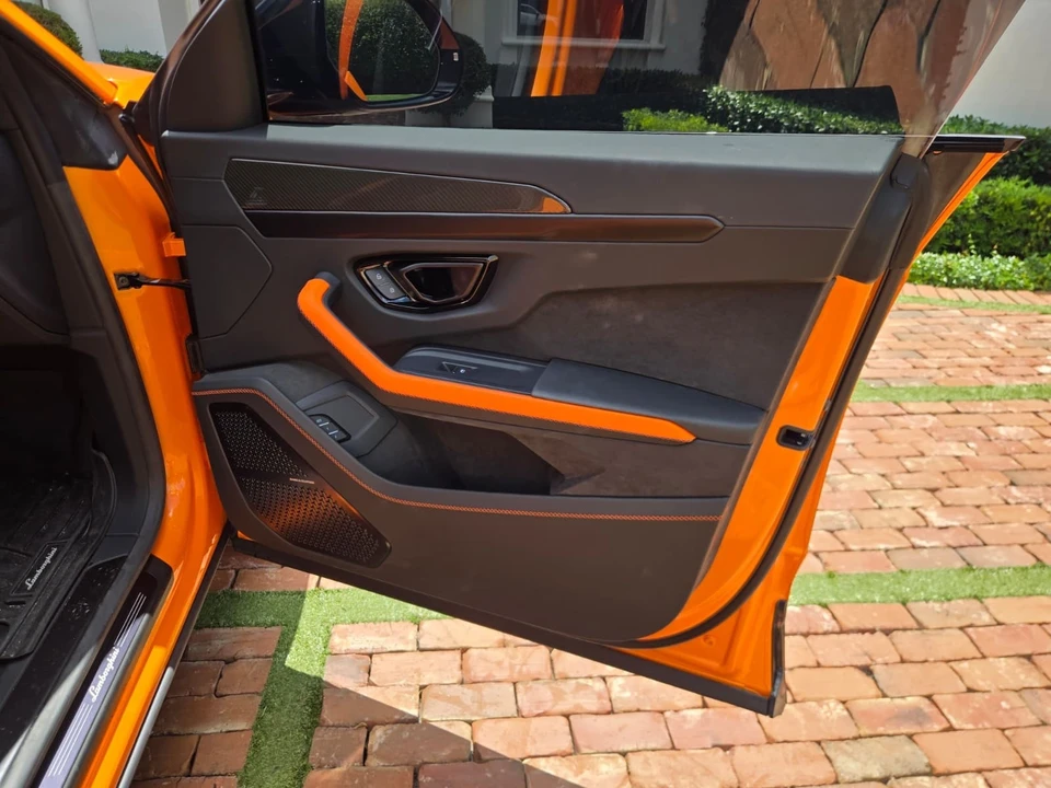 2025 Lamborghini Urus SE - Image 19 of 31