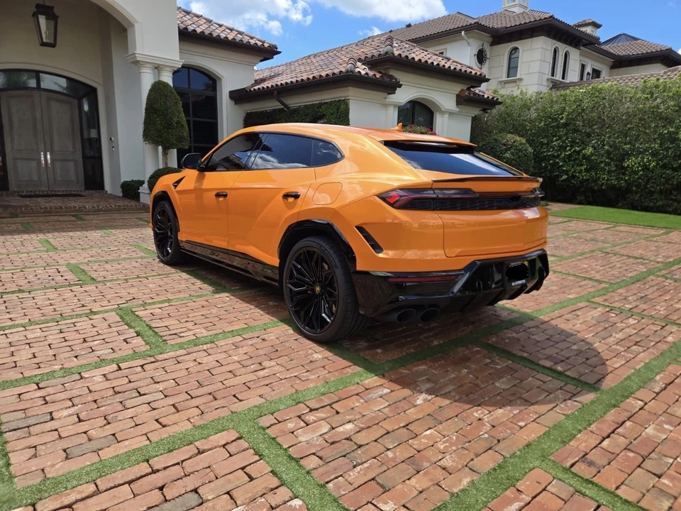 2025 Lamborghini Urus SE - Image 8 of 31