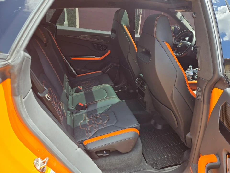 2025 Lamborghini Urus SE - Image 30 of 31