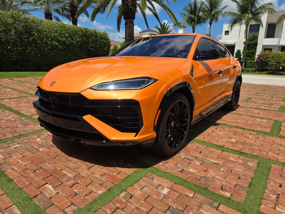 2025 Lamborghini Urus SE - Image 5 of 31