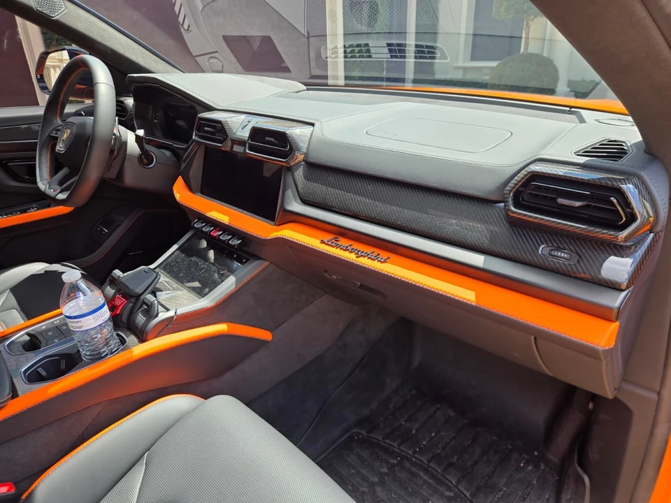 2025 Lamborghini Urus SE - Image 29 of 31