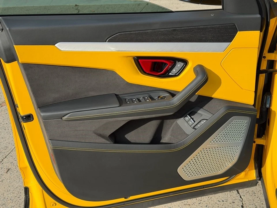 2025 Lamborghini Urus SE - Image 18 of 21