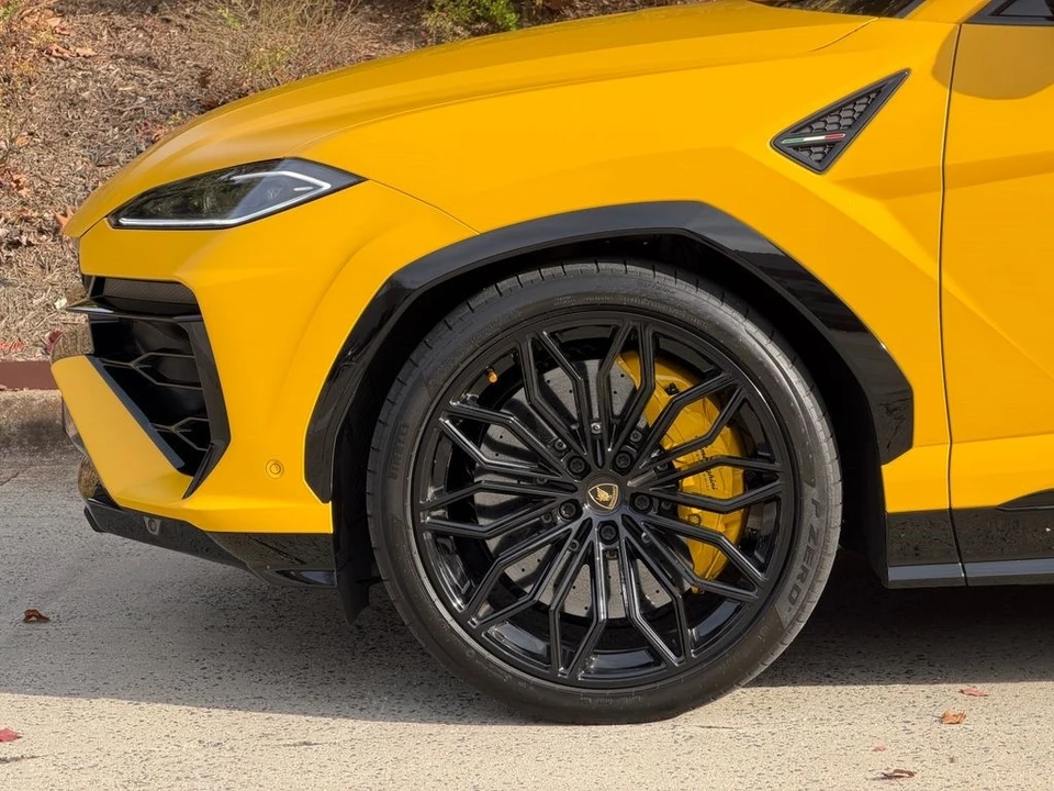 2025 Lamborghini Urus SE - Image 15 of 21