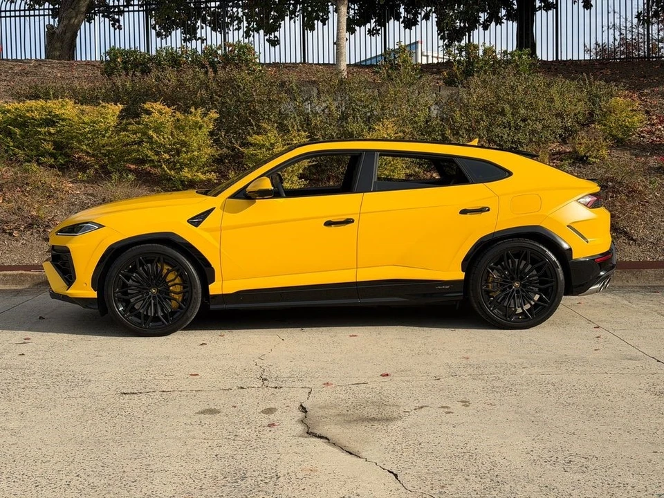 2025 Lamborghini Urus SE - Image 11 of 21