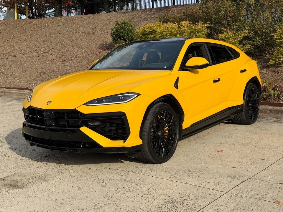 2025 Lamborghini Urus SE - Image 2 of 21