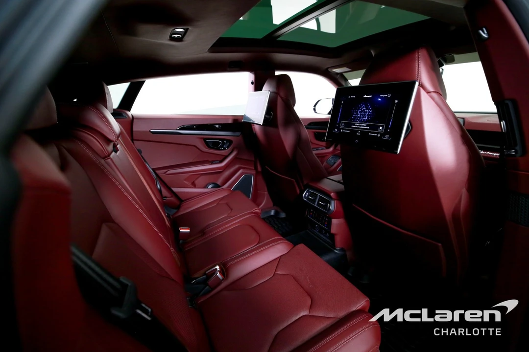 2025 Lamborghini Urus SE - Image 28 of 31