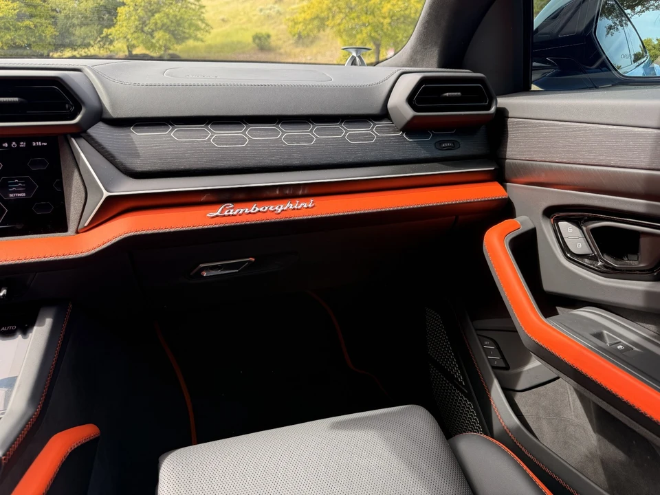 2025 Lamborghini Urus SE - Image 20 of 31