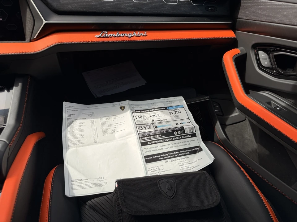 2025 Lamborghini Urus SE - Image 25 of 31