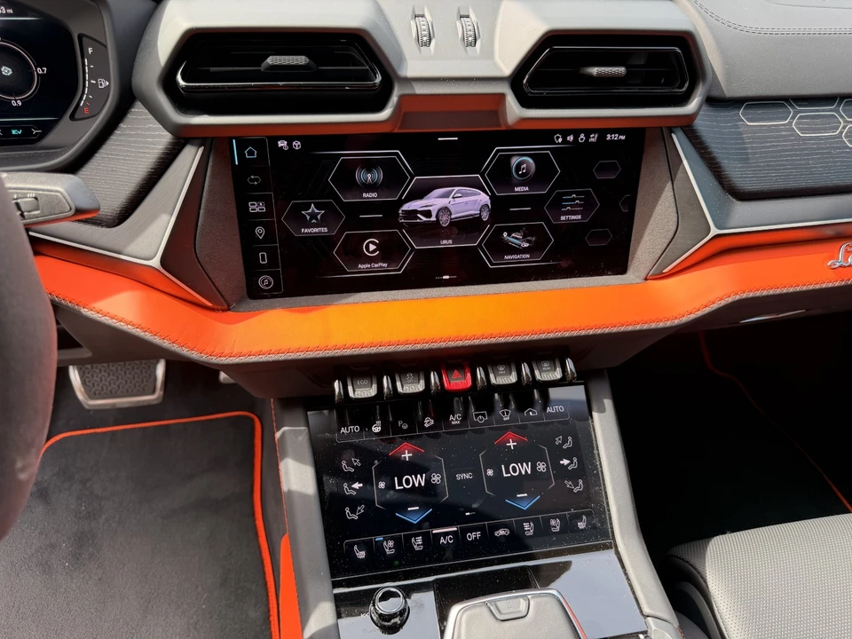 2025 Lamborghini Urus SE - Image 19 of 31