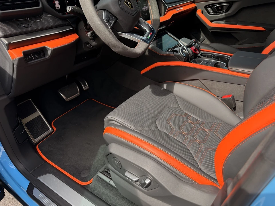 2025 Lamborghini Urus SE - Image 16 of 31