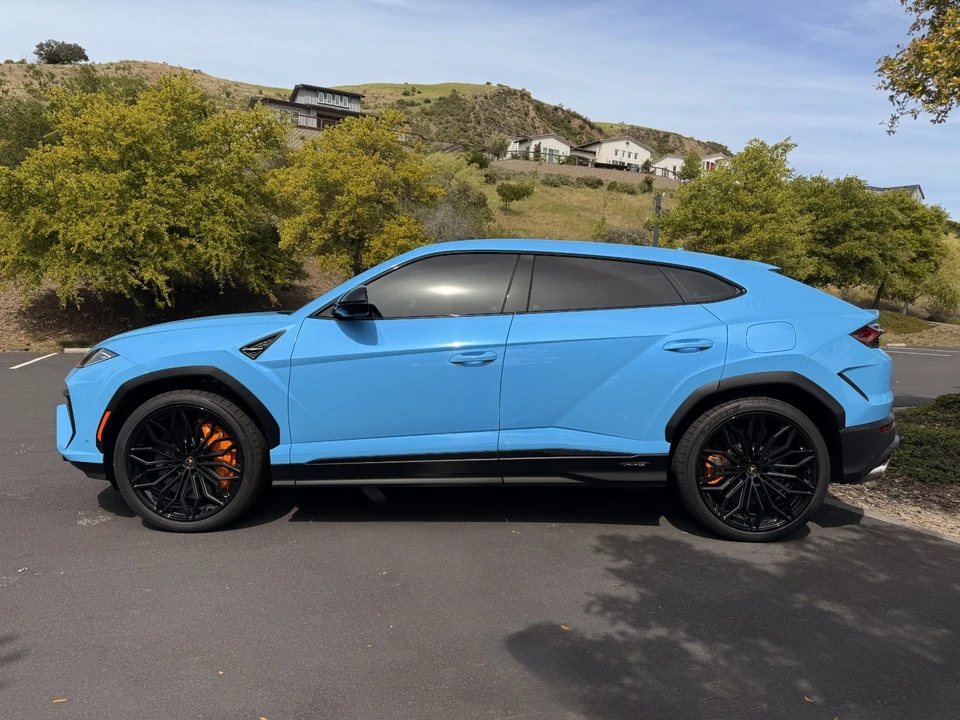 2025 Lamborghini Urus SE - Image 3 of 31