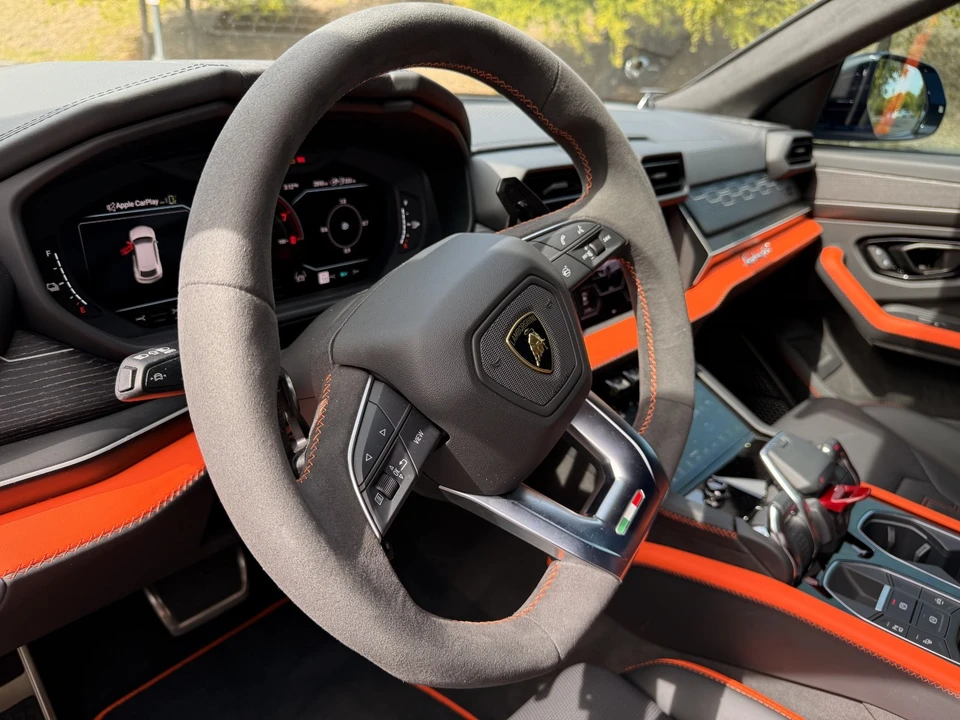 2025 Lamborghini Urus SE - Image 17 of 31