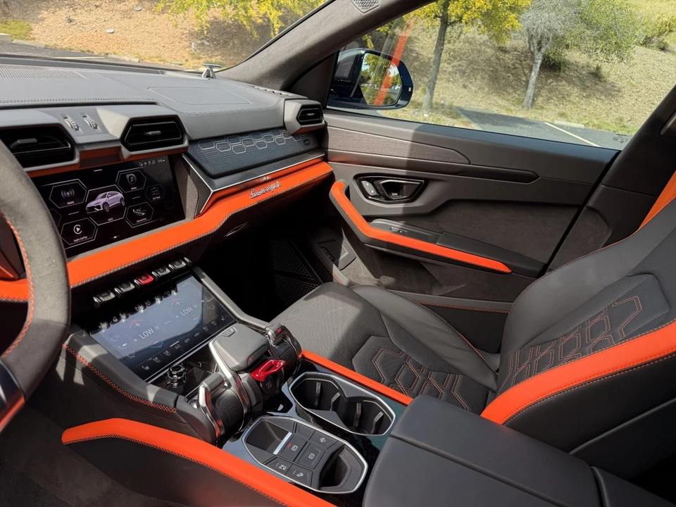 2025 Lamborghini Urus SE - Image 15 of 31