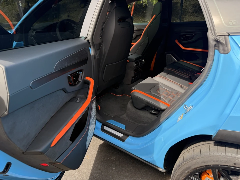 2025 Lamborghini Urus SE - Image 14 of 31