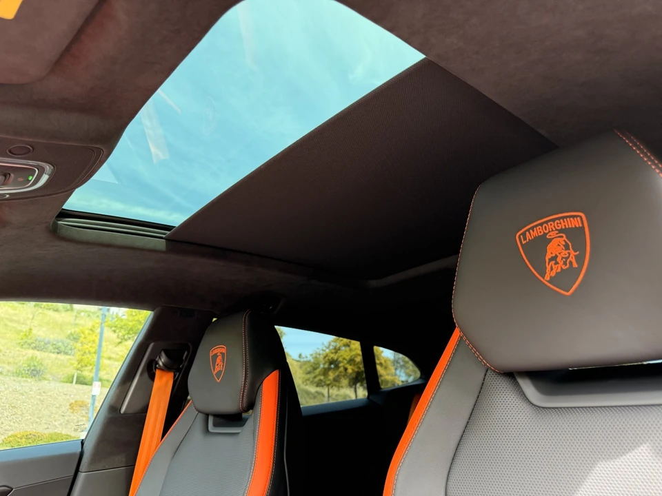 2025 Lamborghini Urus SE - Image 26 of 31