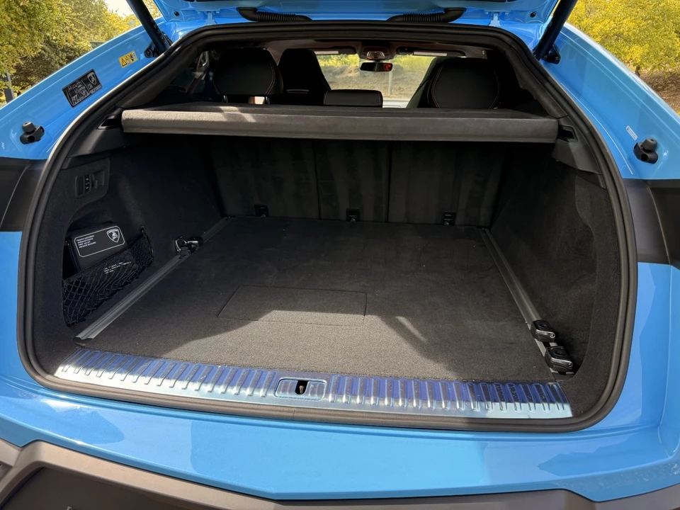 2025 Lamborghini Urus SE - Image 28 of 31