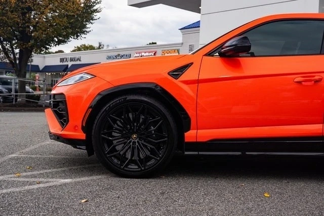 2025 Lamborghini Urus SE - Image 10 of 12
