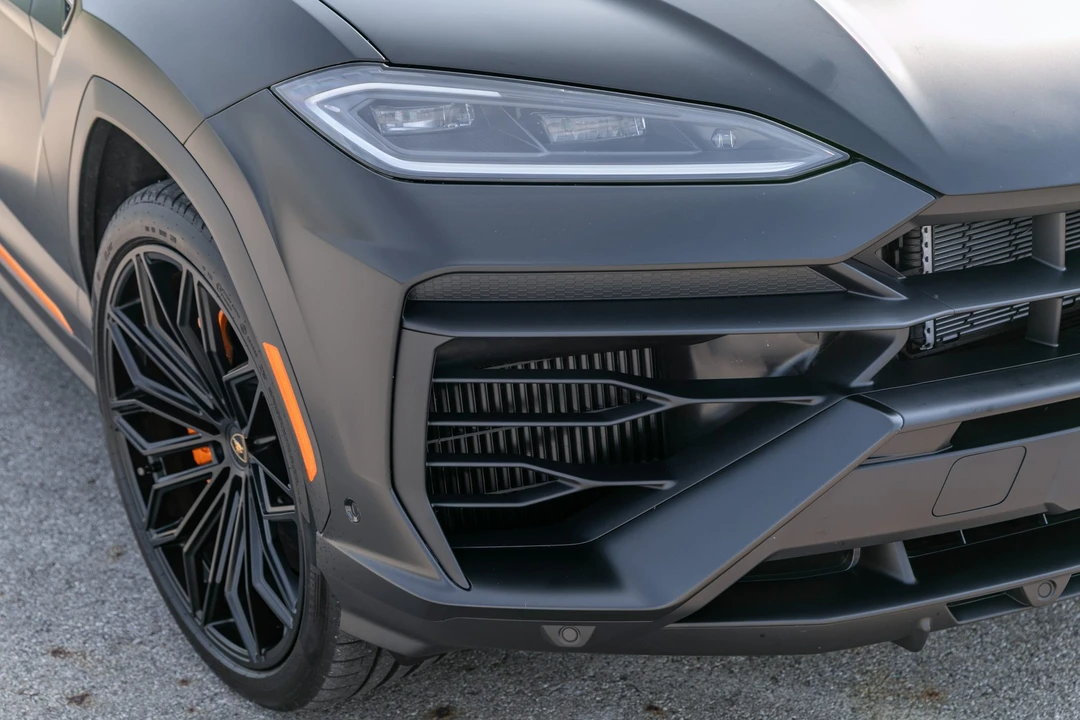 2025 Lamborghini Urus SE - Image 10 of 31