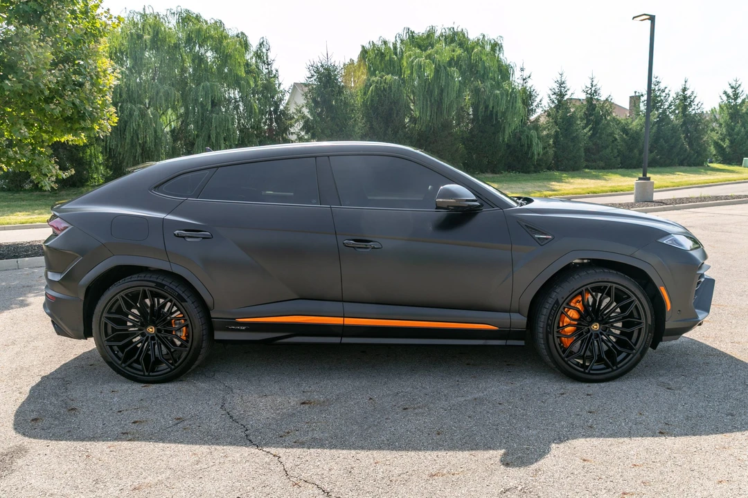 2025 Lamborghini Urus SE - Image 4 of 31