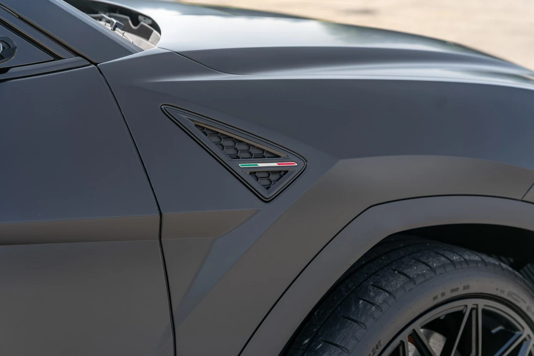 2025 Lamborghini Urus SE - Image 30 of 31