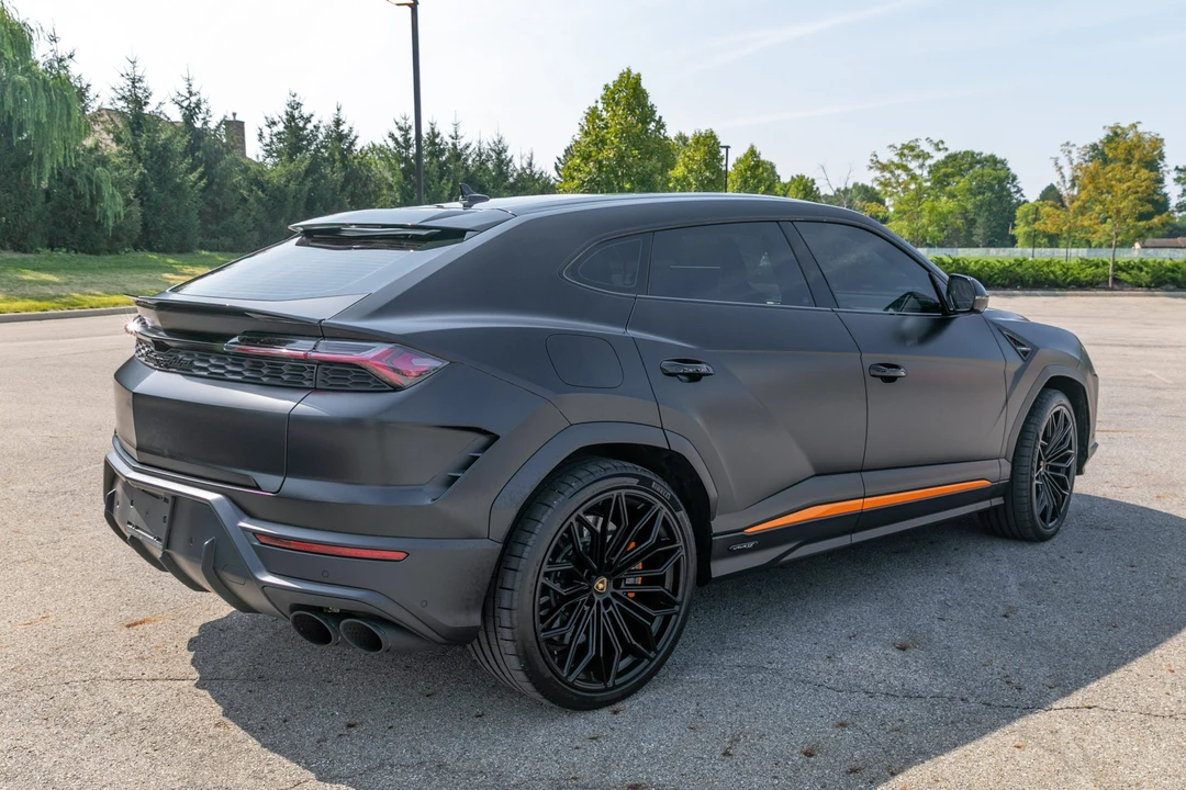 2025 Lamborghini Urus SE - Image 5 of 31
