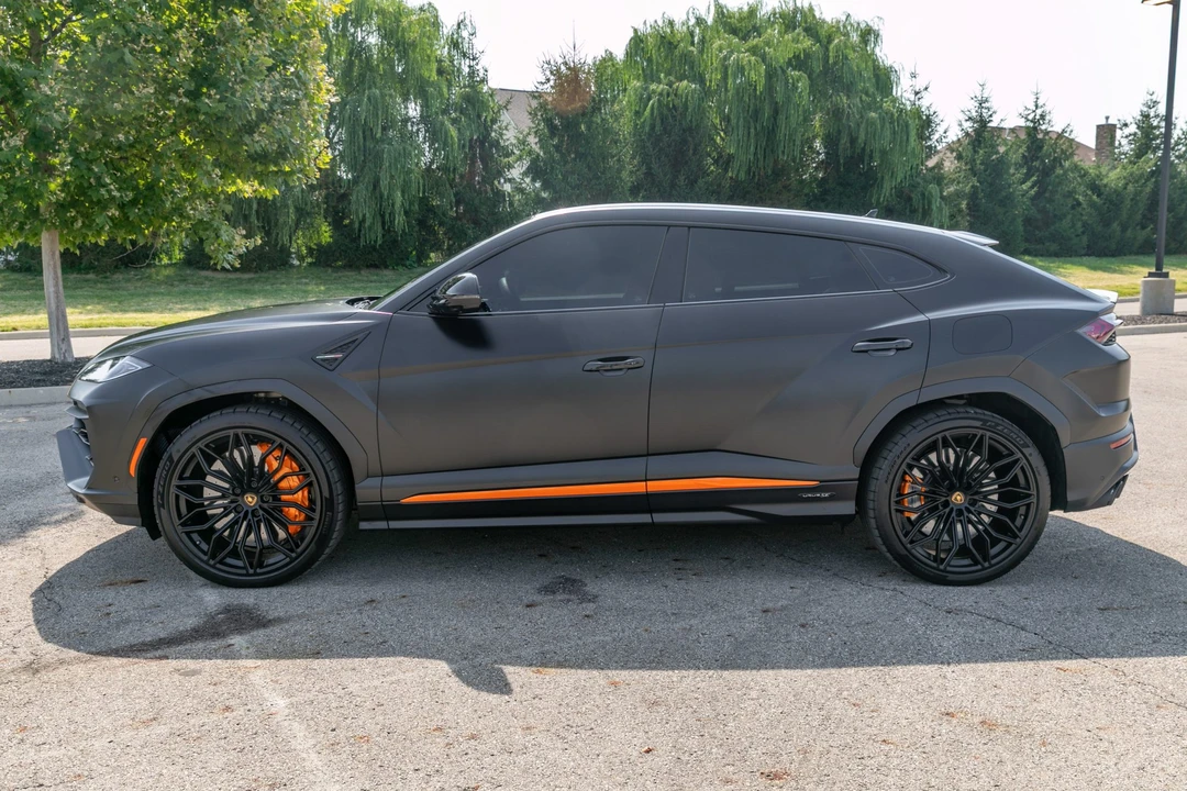 2025 Lamborghini Urus SE - Image 8 of 31