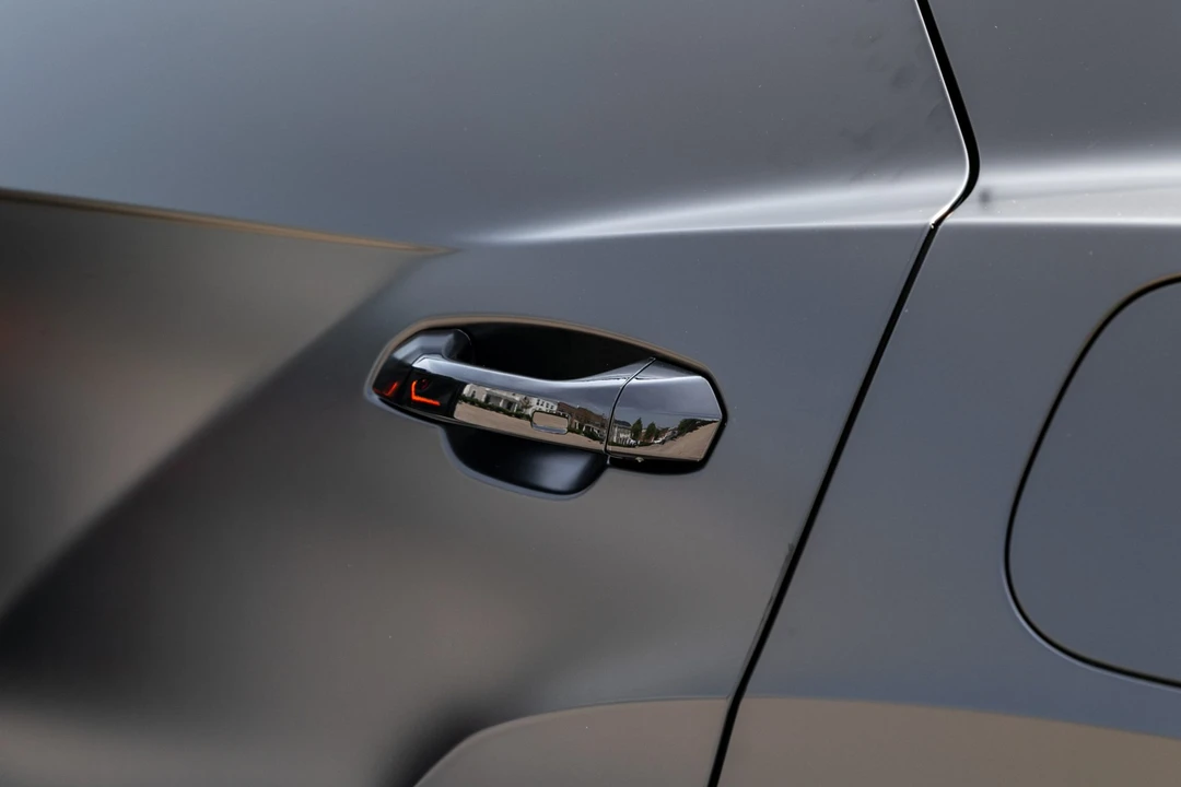 2025 Lamborghini Urus SE - Image 26 of 31