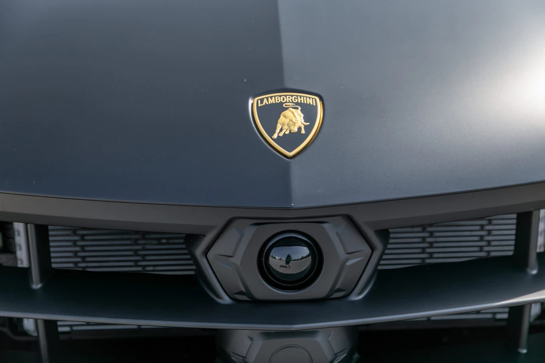 2025 Lamborghini Urus SE - Image 12 of 31