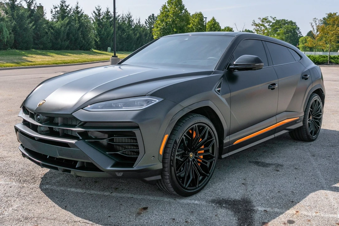 2025 Lamborghini Urus SE - Image 1 of 31
