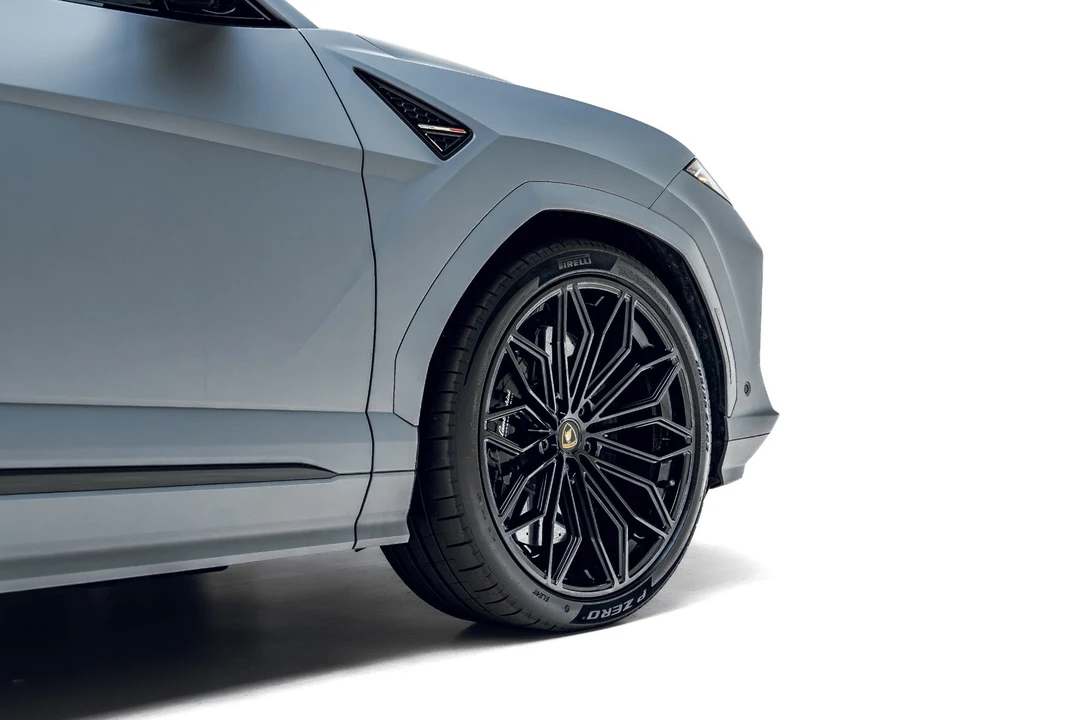 2025 Lamborghini Urus SE - Image 15 of 31