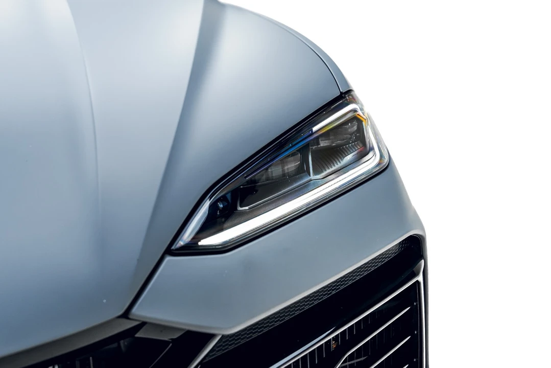 2025 Lamborghini Urus SE - Image 17 of 31