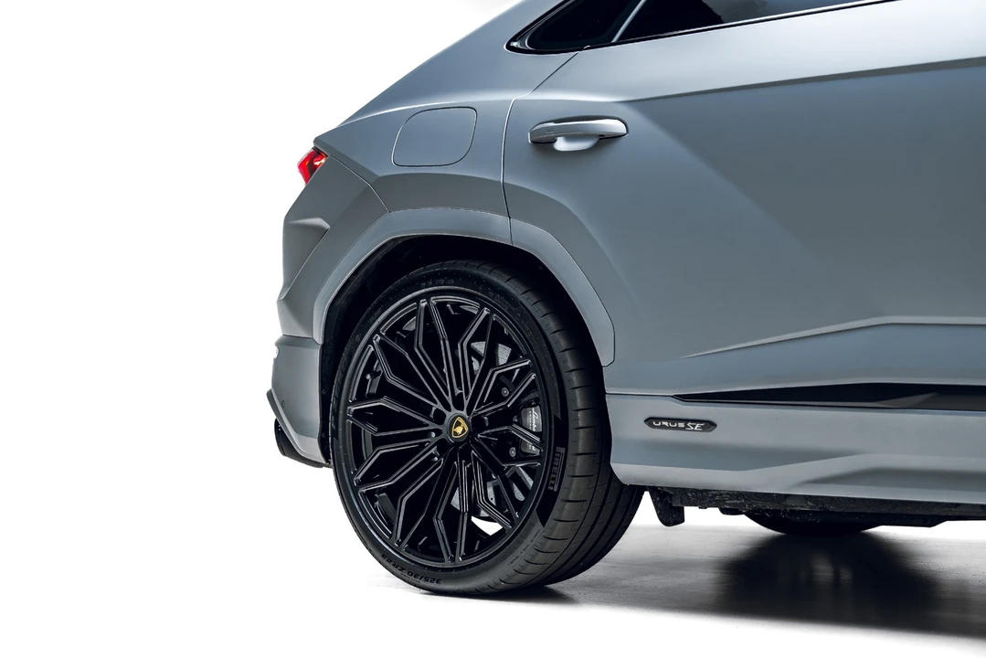 2025 Lamborghini Urus SE - Image 12 of 31