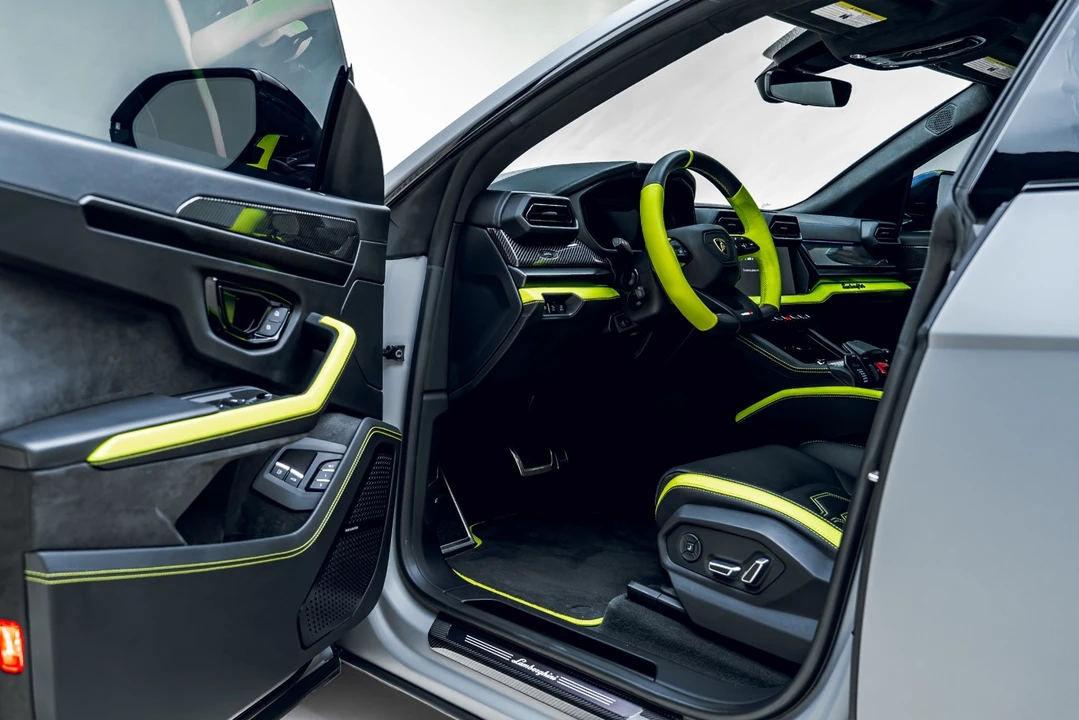 2025 Lamborghini Urus SE - Image 31 of 31
