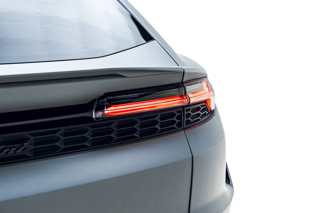 2025 Lamborghini Urus SE - Image 25 of 31