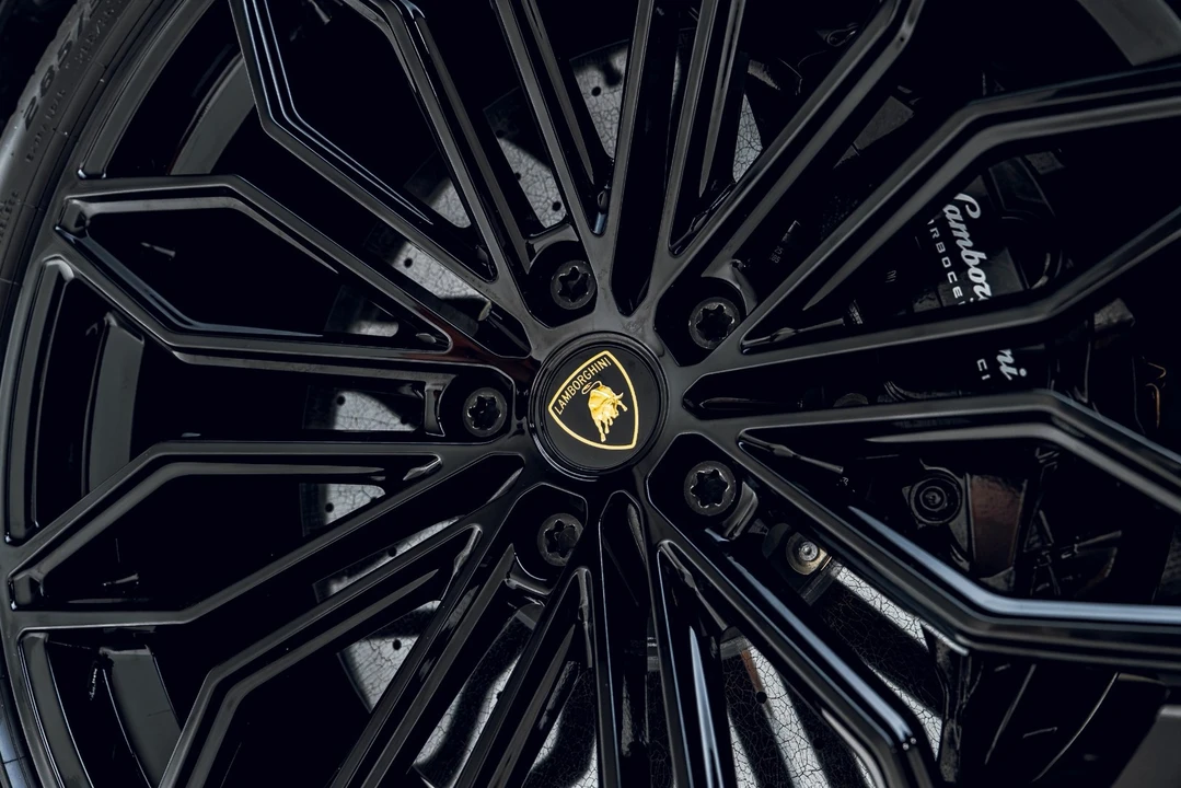 2025 Lamborghini Urus SE - Image 28 of 31