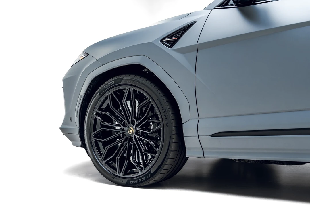 2025 Lamborghini Urus SE - Image 14 of 31
