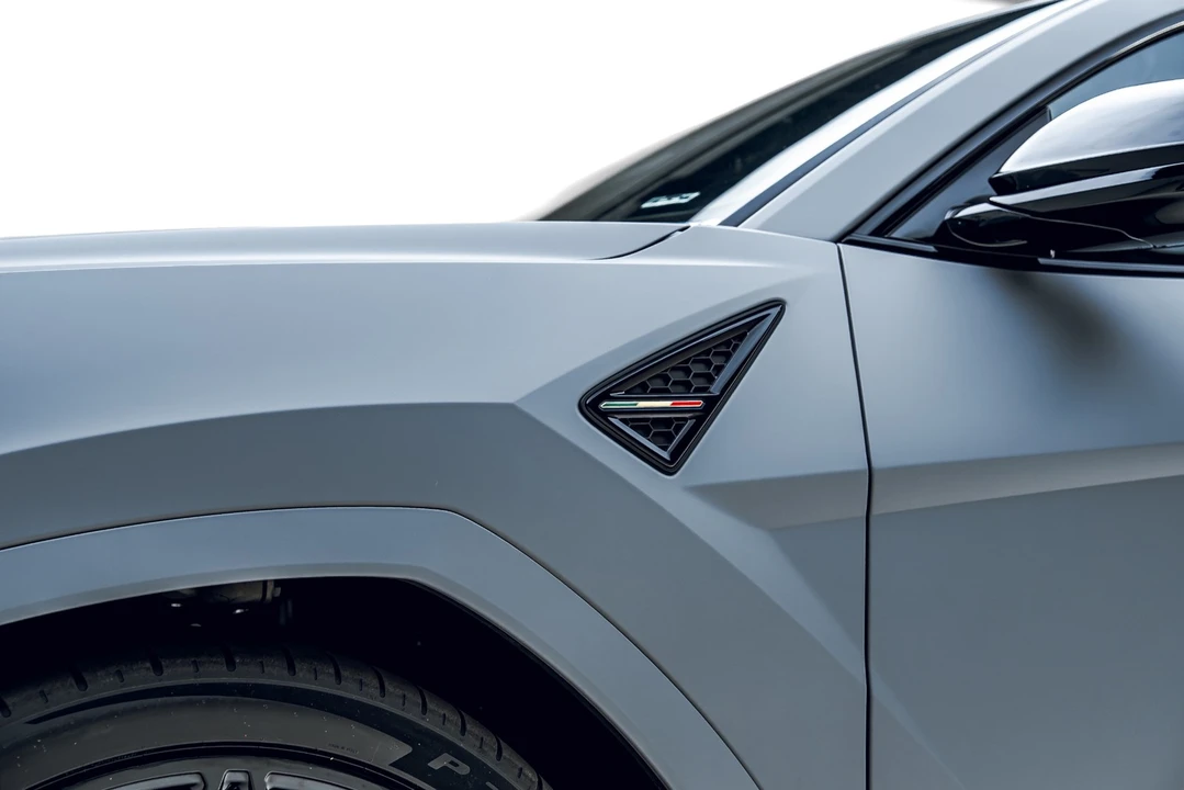 2025 Lamborghini Urus SE - Image 22 of 31
