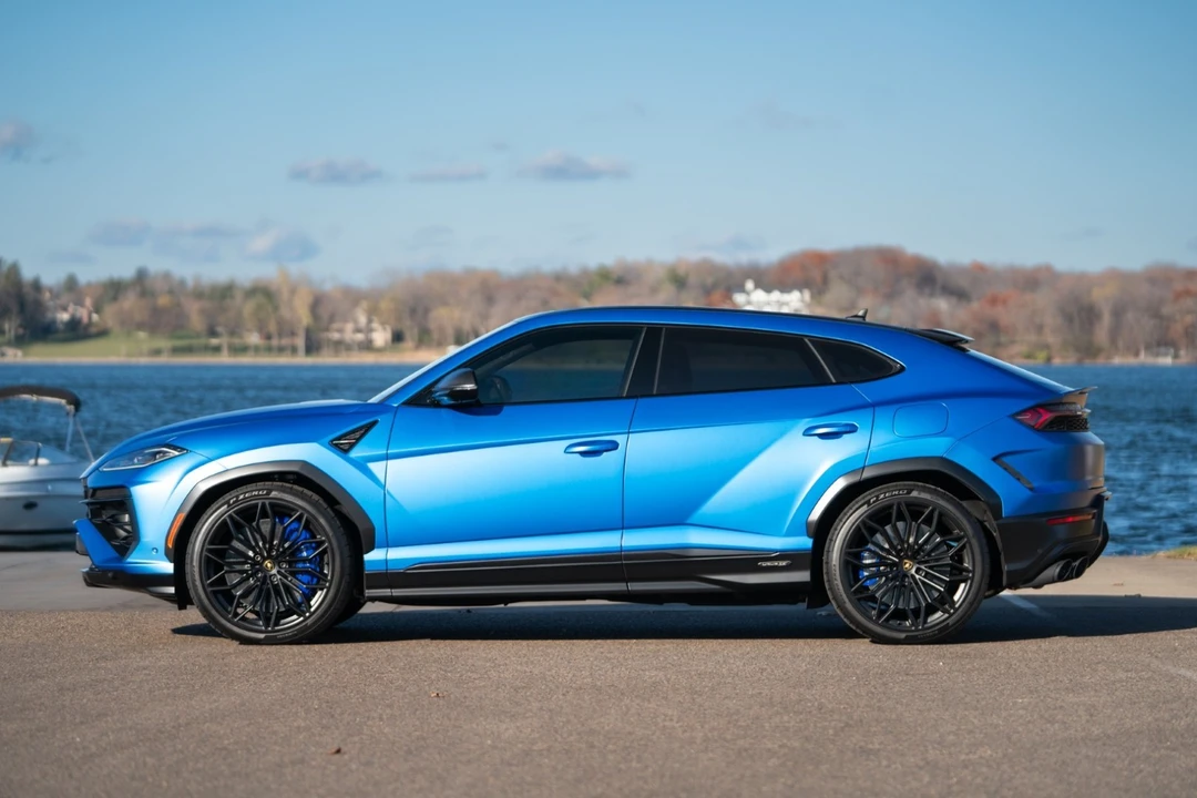 2025 Lamborghini Urus SE - Image 2 of 21