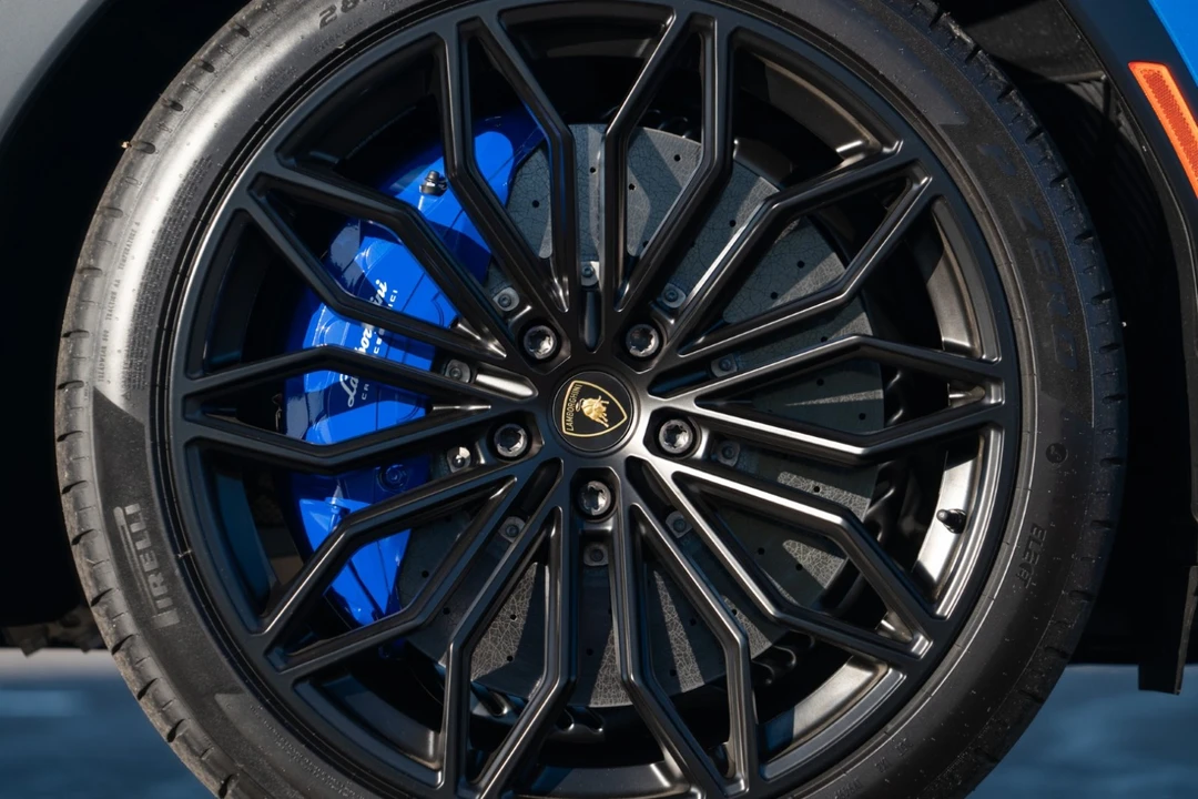 2025 Lamborghini Urus SE - Image 9 of 21