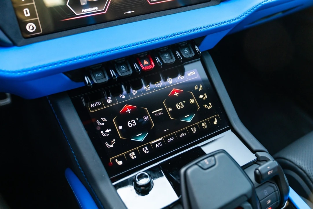 2025 Lamborghini Urus SE - Image 17 of 21