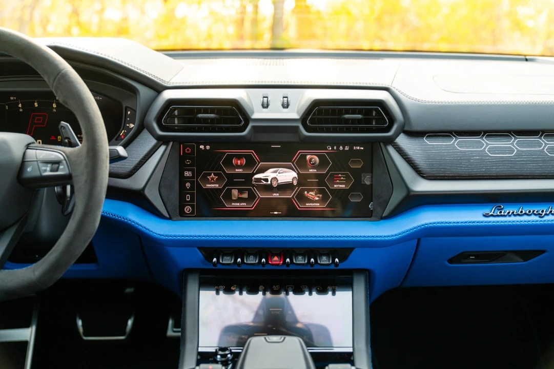 2025 Lamborghini Urus SE - Image 19 of 21