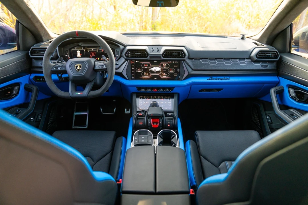 2025 Lamborghini Urus SE - Image 15 of 21