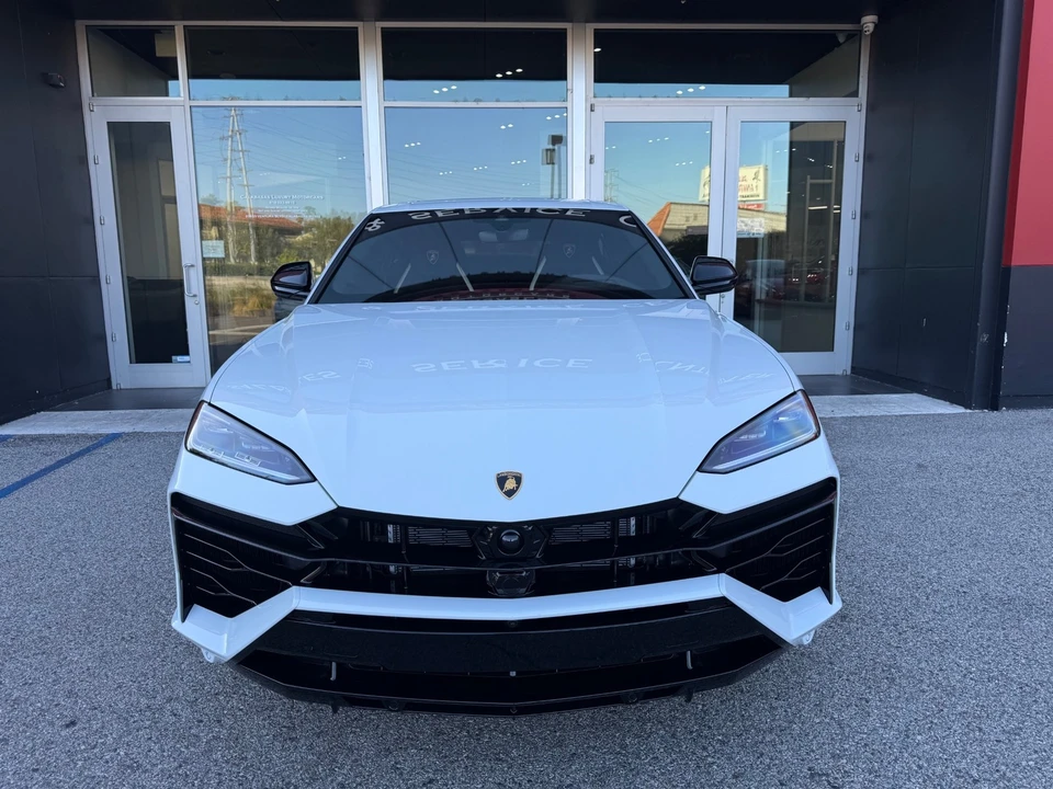 2025 Lamborghini Urus SE - Image 13 of 31