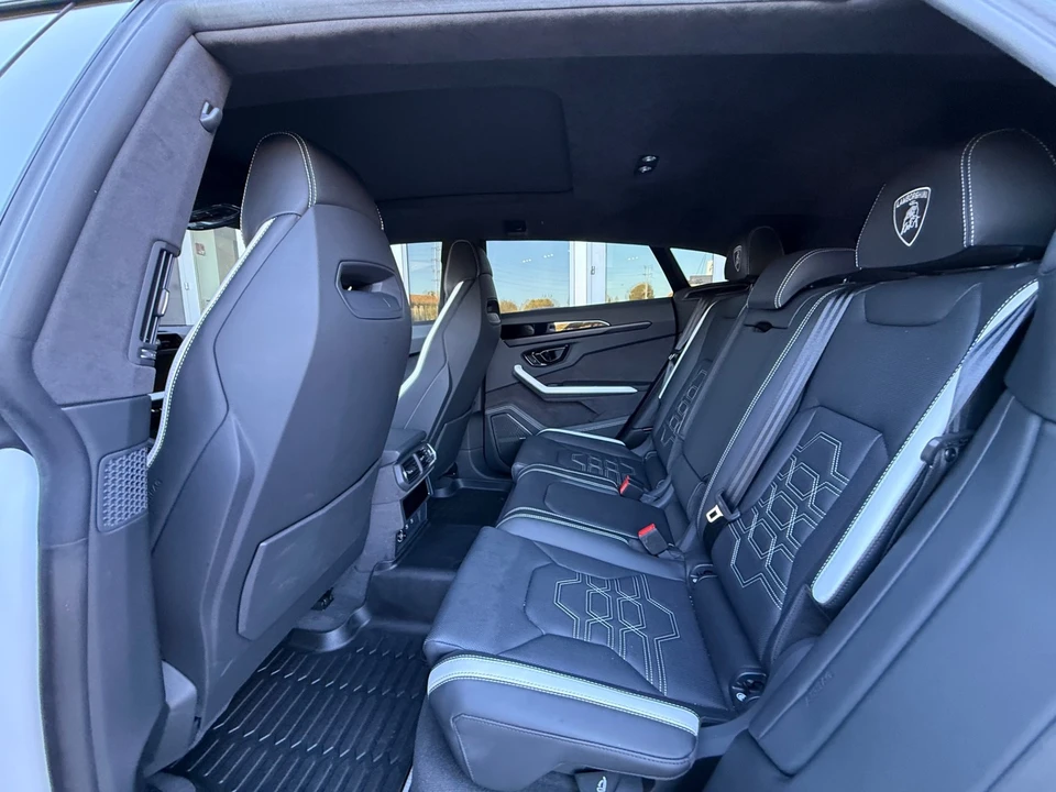 2025 Lamborghini Urus SE - Image 29 of 31