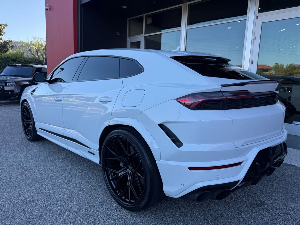 2025 Lamborghini Urus SE - Image 11 of 31