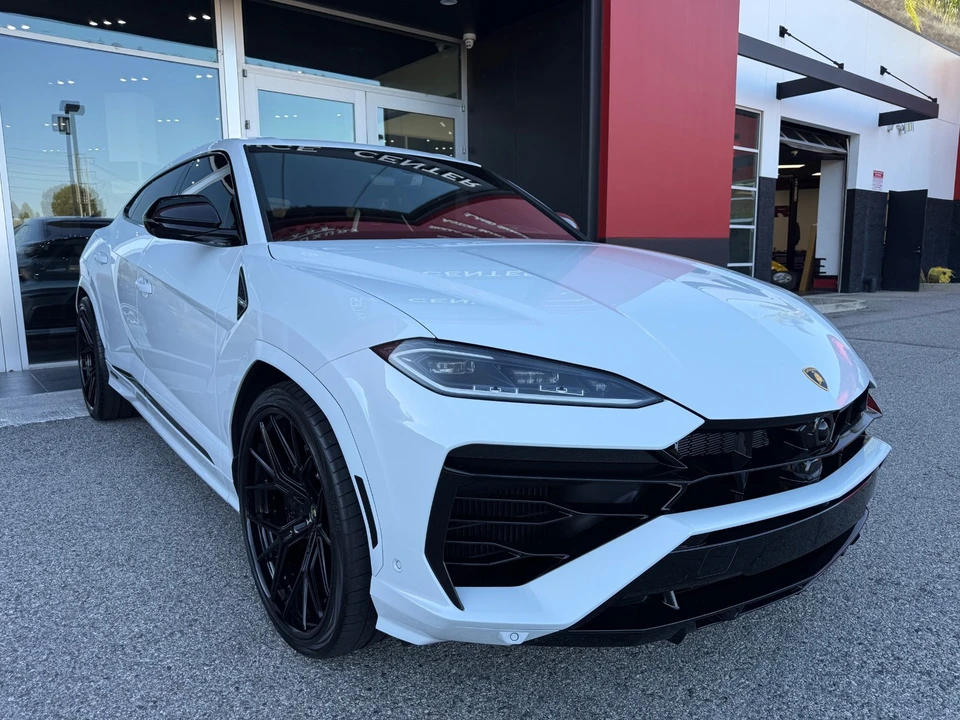 2025 Lamborghini Urus SE - Image 17 of 31